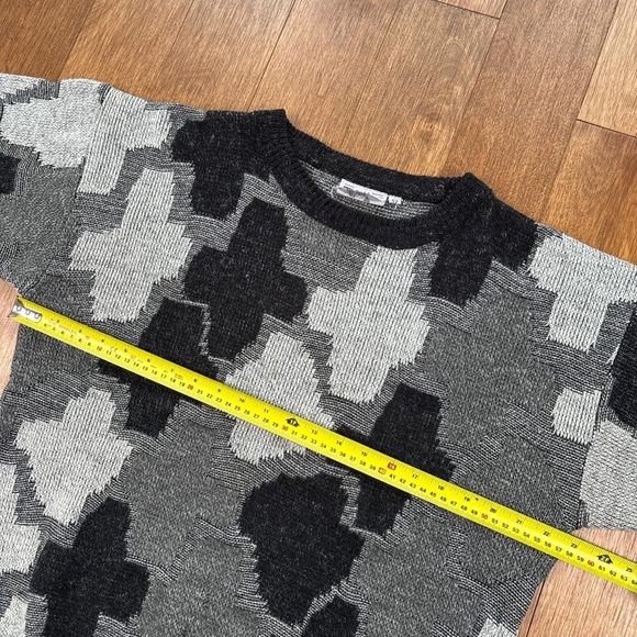 Men’s Vintage 90s patterned retro wool knit sweater - Picture 5 of 7